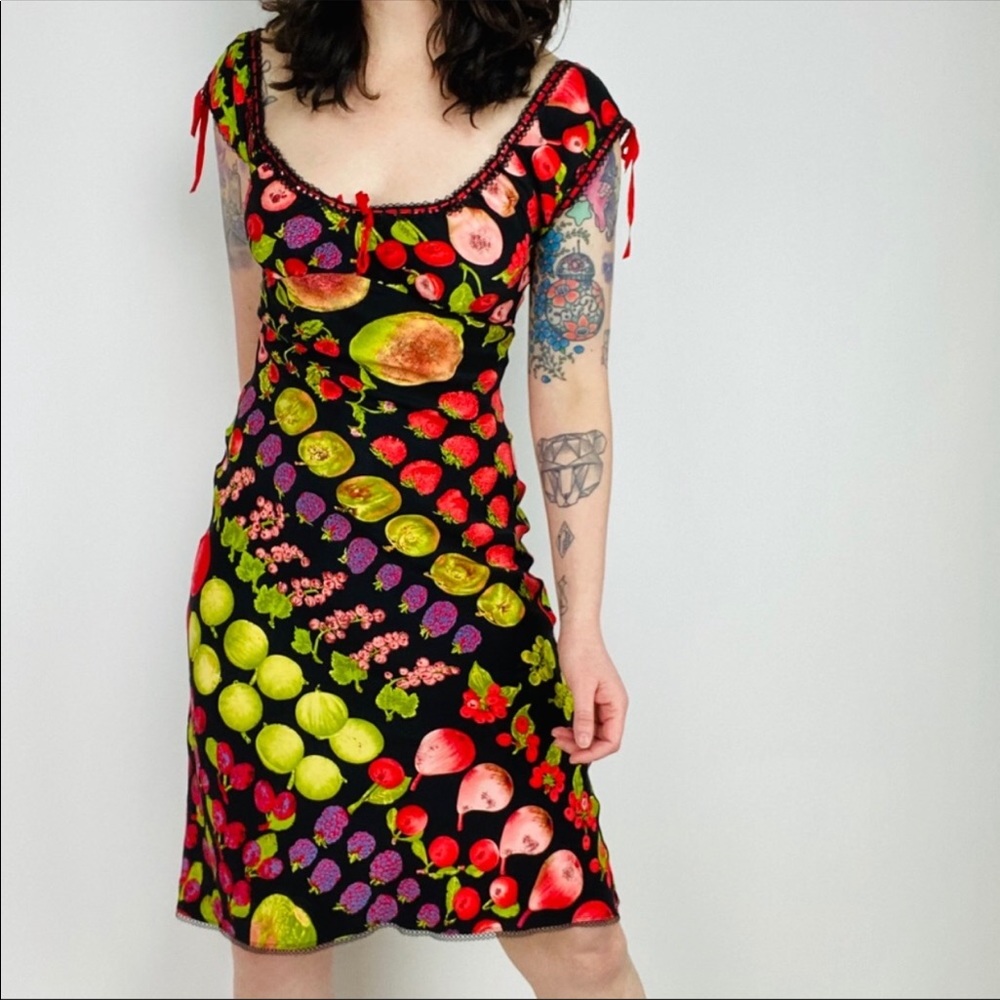 BETSEY JOHNSON ISO